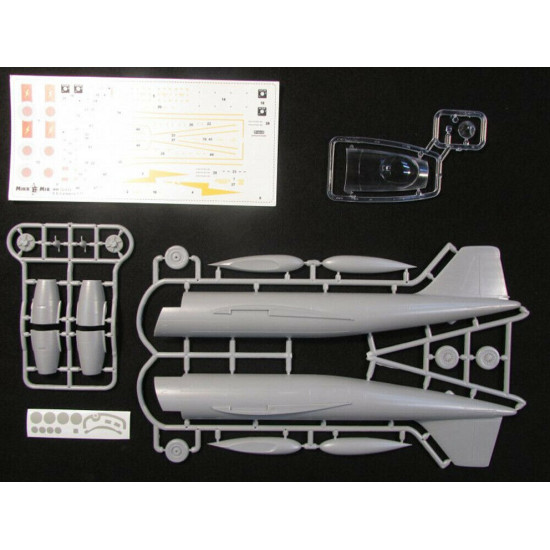 Mikro Mir 72013 1/72 English Electric Canberra T.17 scale model kit